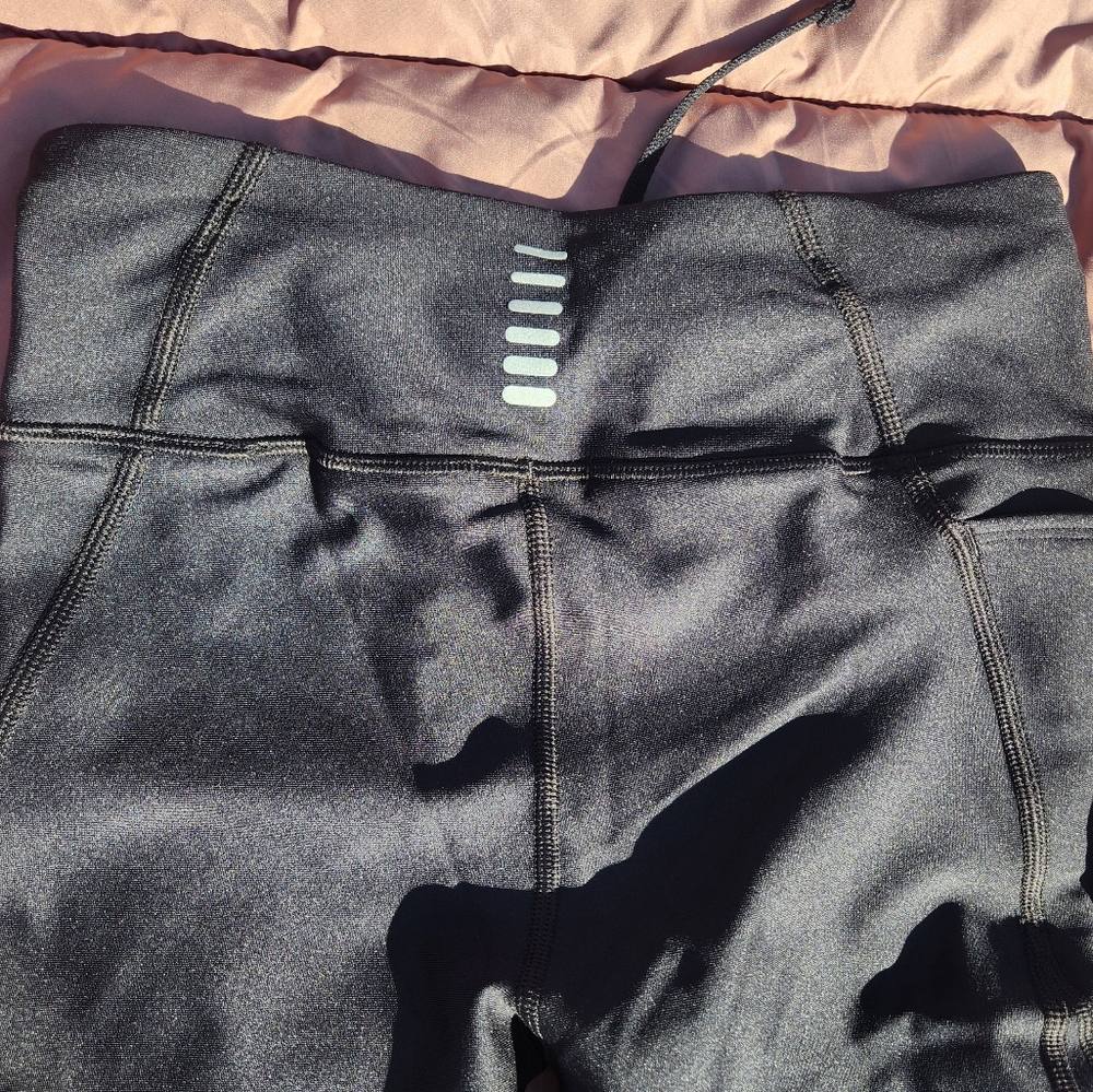 NWT Under Armour Black Heat Gear Compression Leggings - Picture 4 of 6